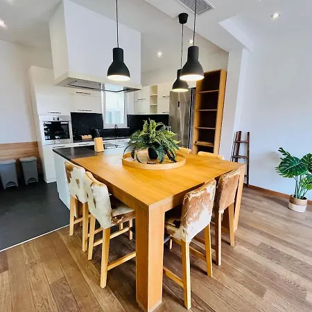 Spacious 2 Bed Overlooking Spinola Bay דירה *