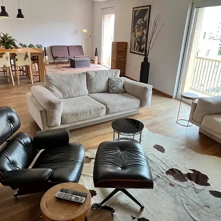 Spacious 2 Bed Overlooking Spinola Bay *