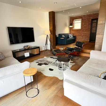 Spacious 2 Bed Overlooking Spinola Bay *