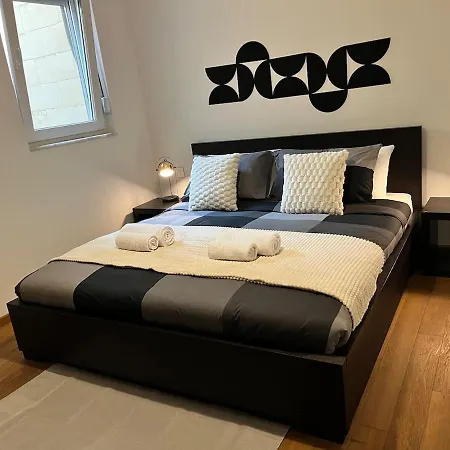 Spacious 2 Bed Overlooking Spinola Bay *