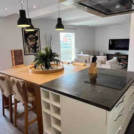 Spacious 2 Bed Overlooking Spinola Bay