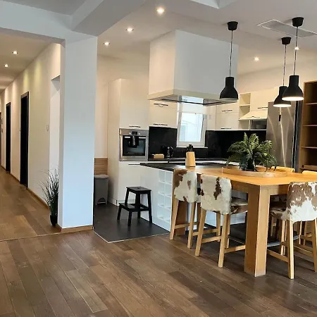 Spacious 2 Bed Overlooking Spinola Bay דירה *