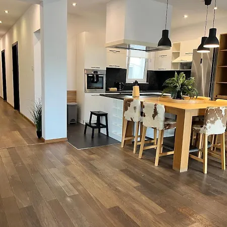 Spacious 2 Bed Overlooking Spinola Bay