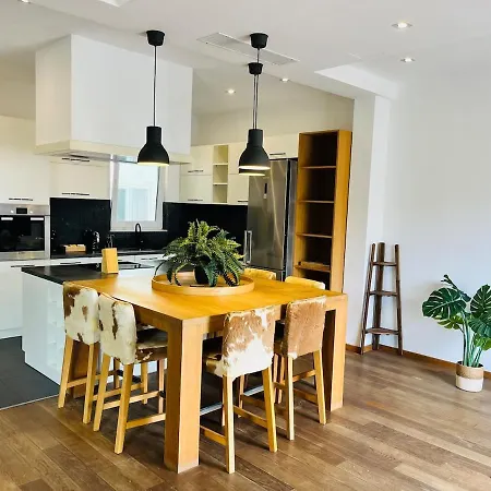 Spacious 2 Bed Overlooking Spinola Bay